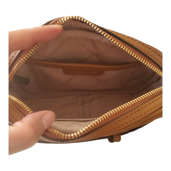 Michael Kors Jet Set Girls Convertible Belt Bag - Picture 3 of 3